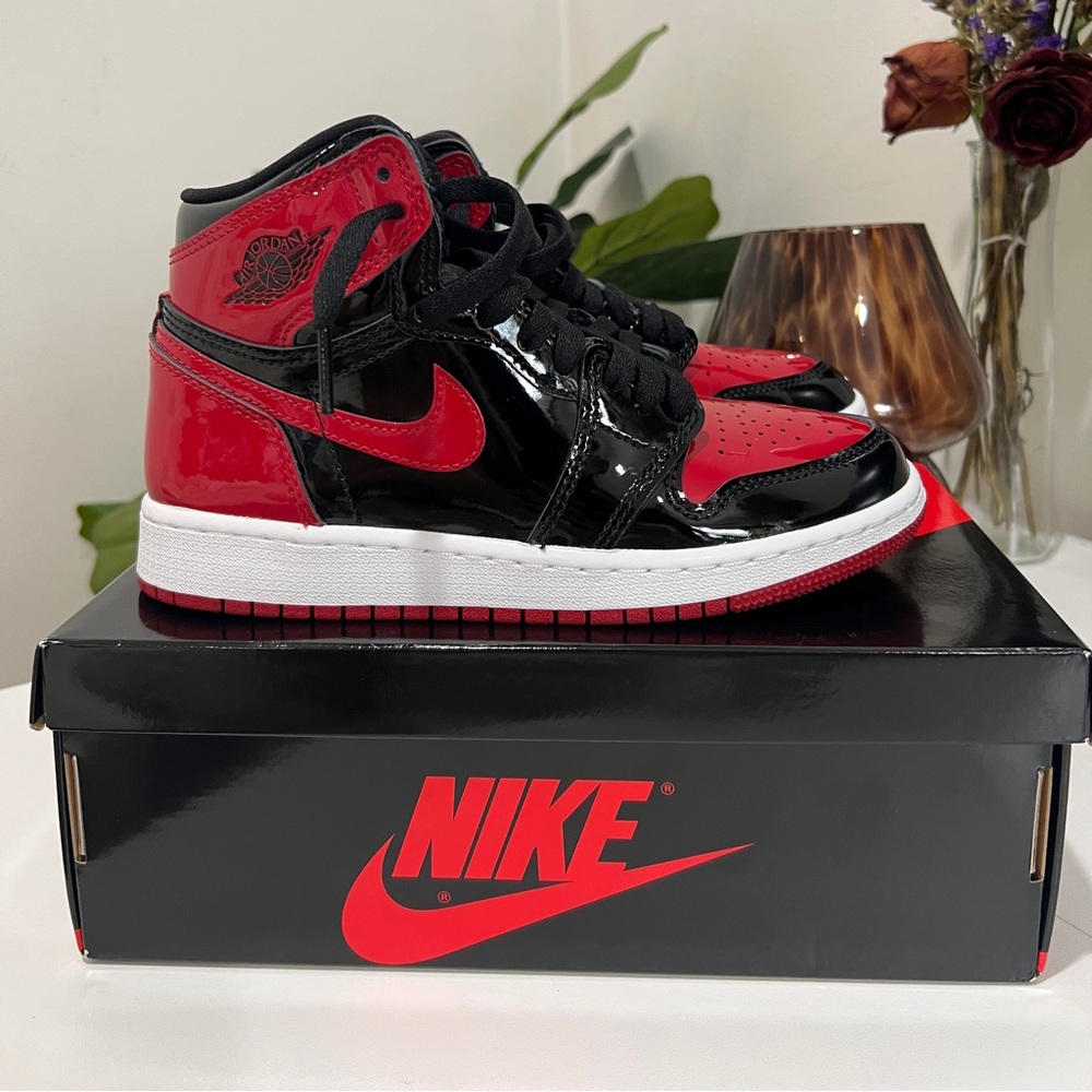 Nike Men's Red and Black Sneakers